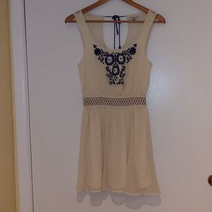 Urban Outfitter-Ivory dress w/ floral embr…